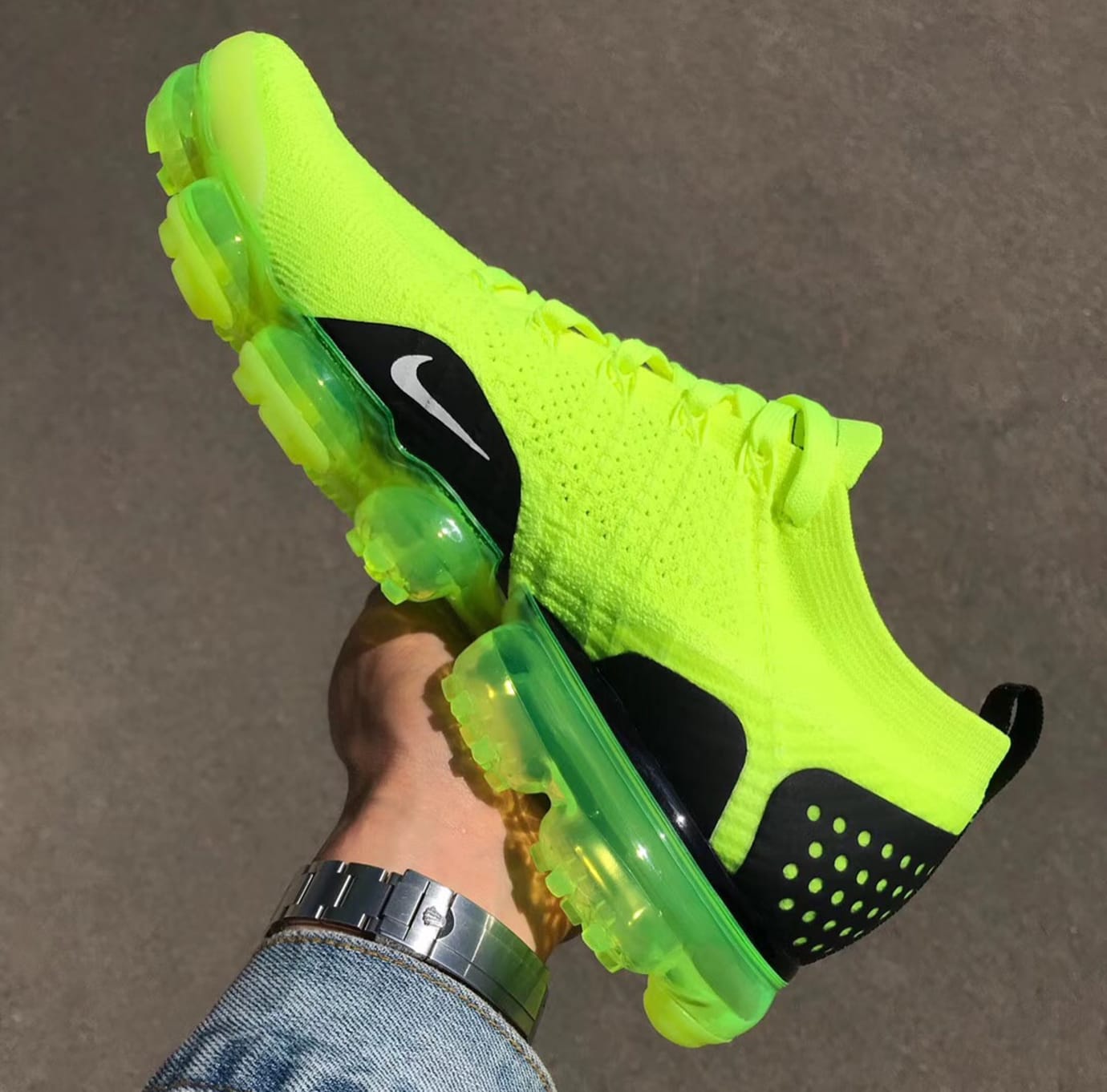 volt nike vapormax