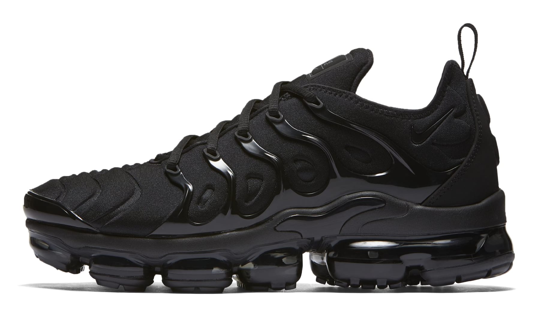 vapormax plus triple black size 7