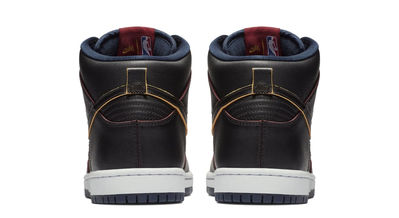 nike dunk cavs