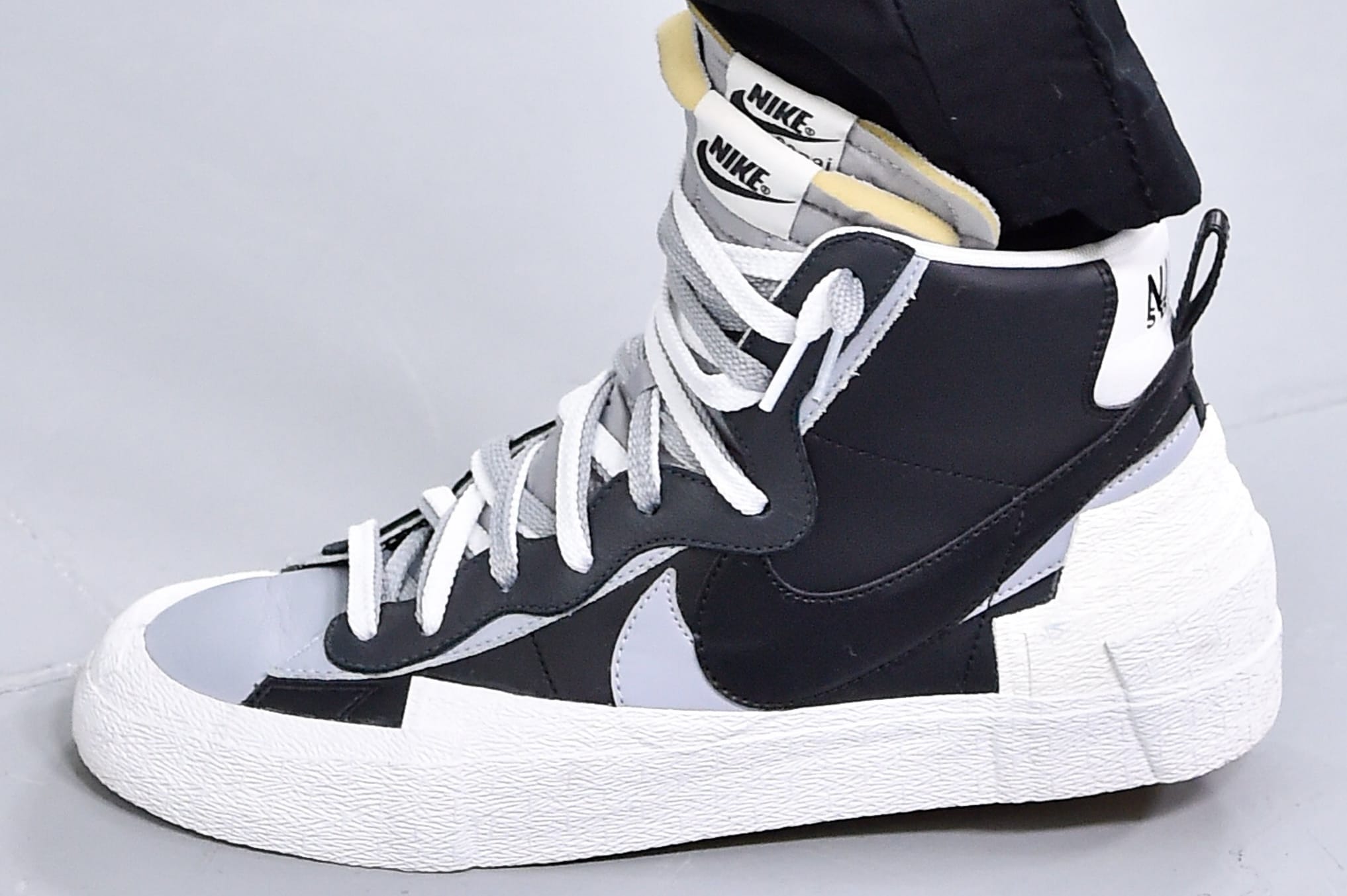sacai nike black and white