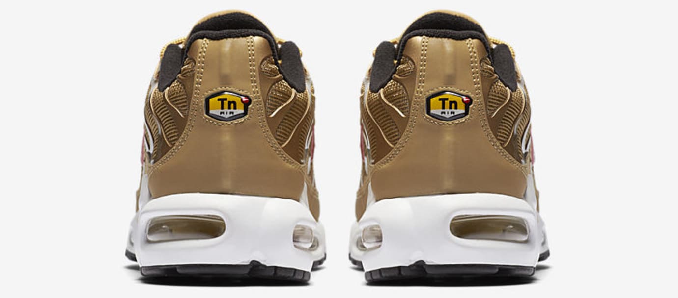 gold air max plus womens