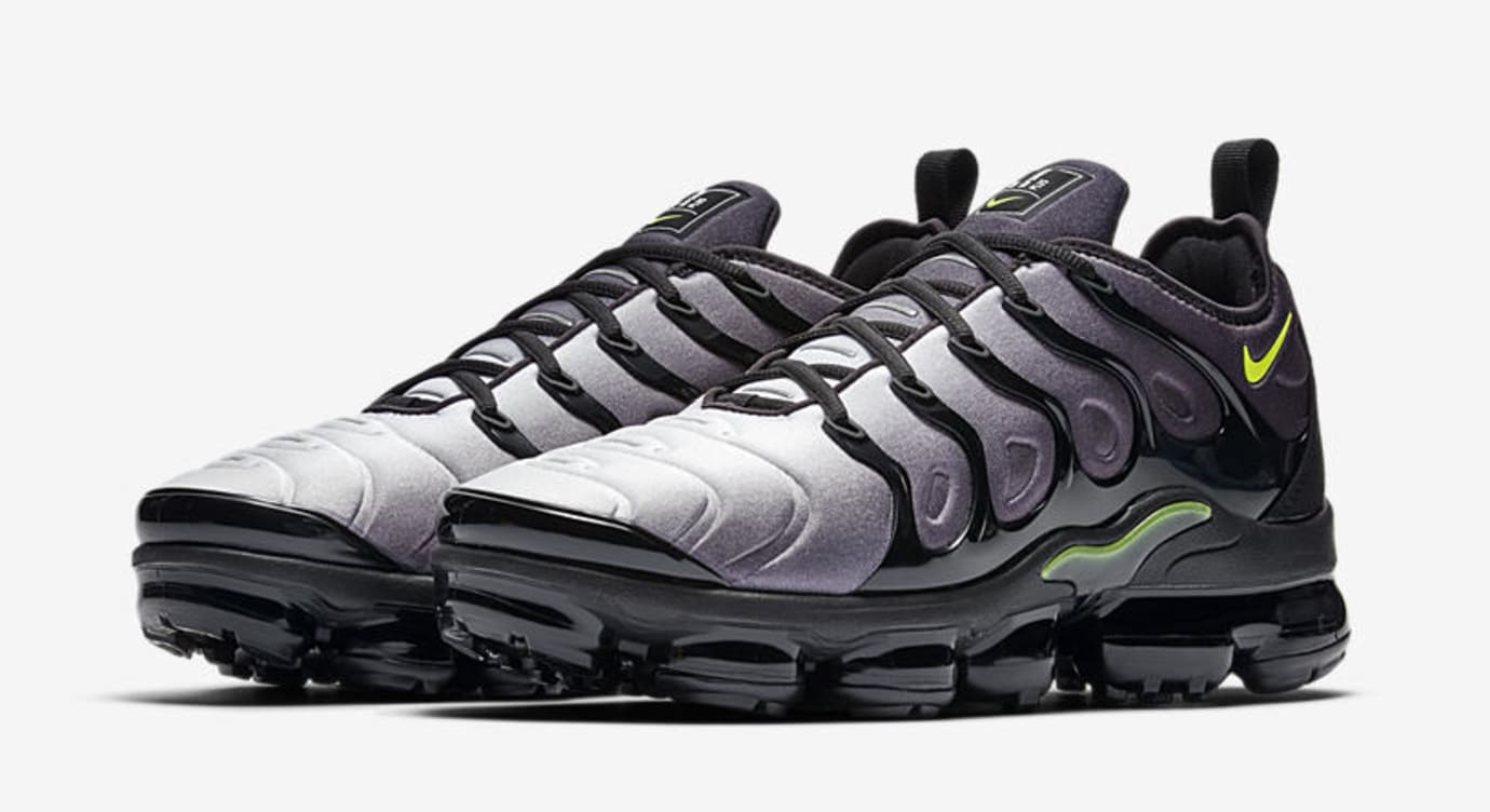 black green vapormax plus