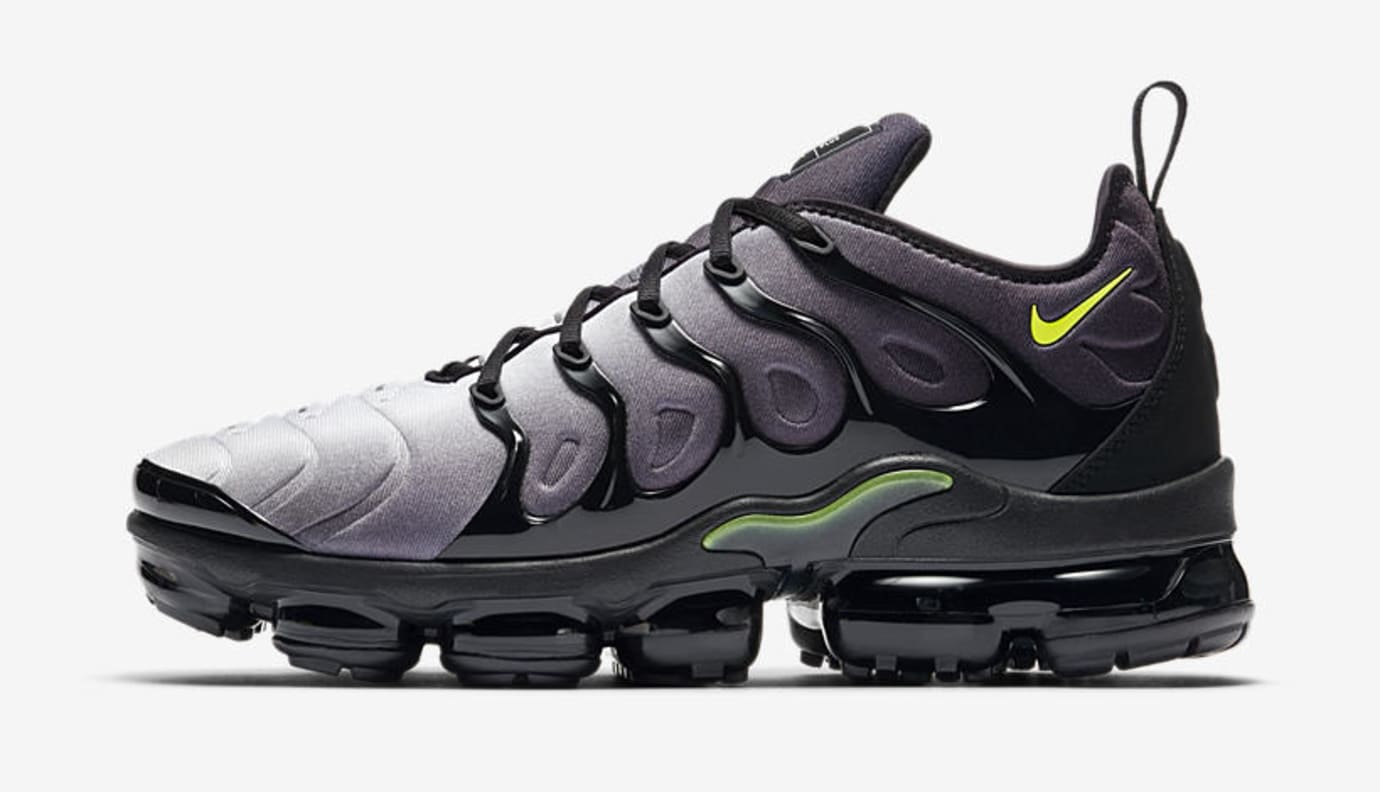 nike vapormax plus grey black