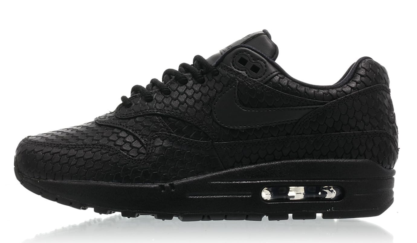 ladies black nike air max