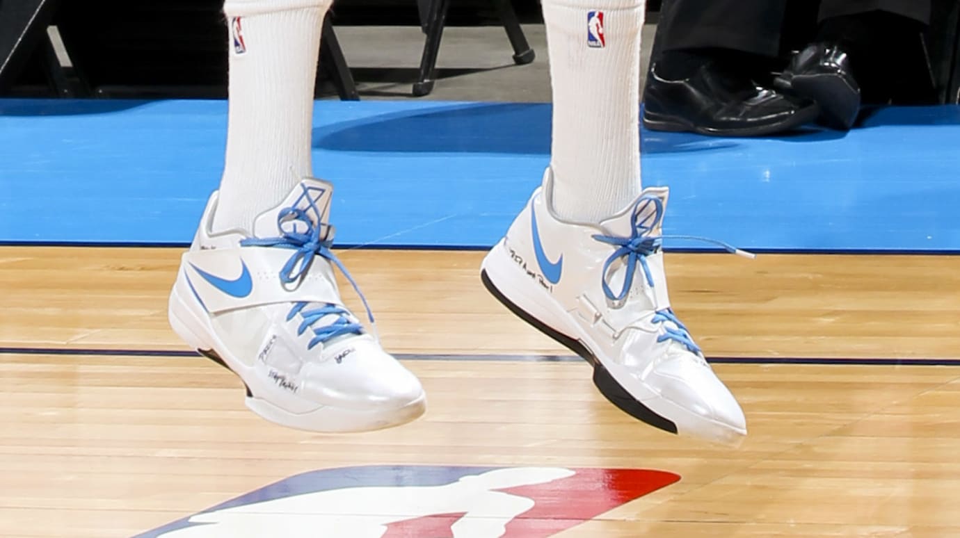 kd 4 white and blue