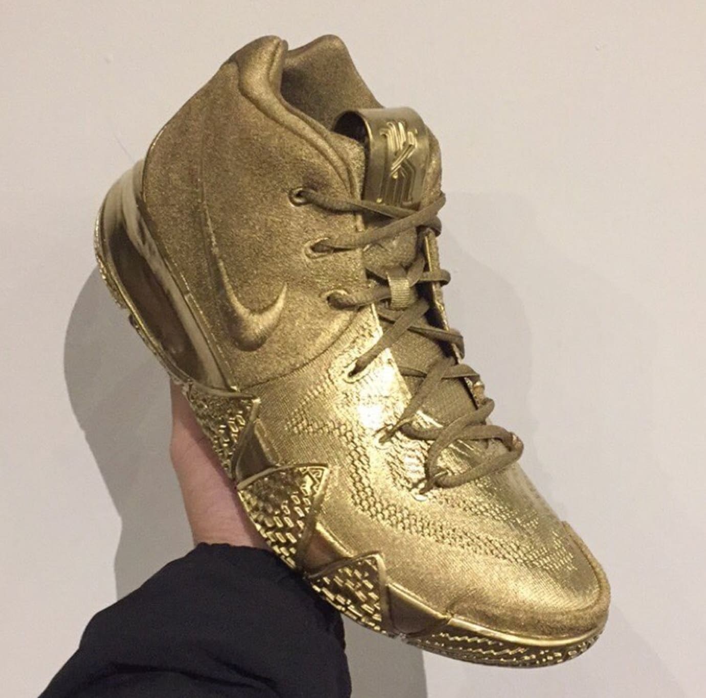 kyrie 4 gold
