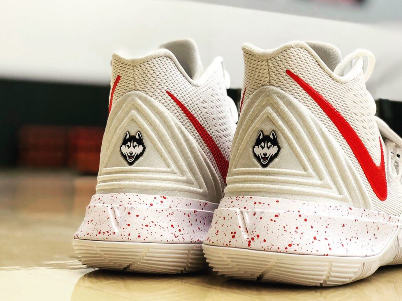 Uconn huskies kyrie 5