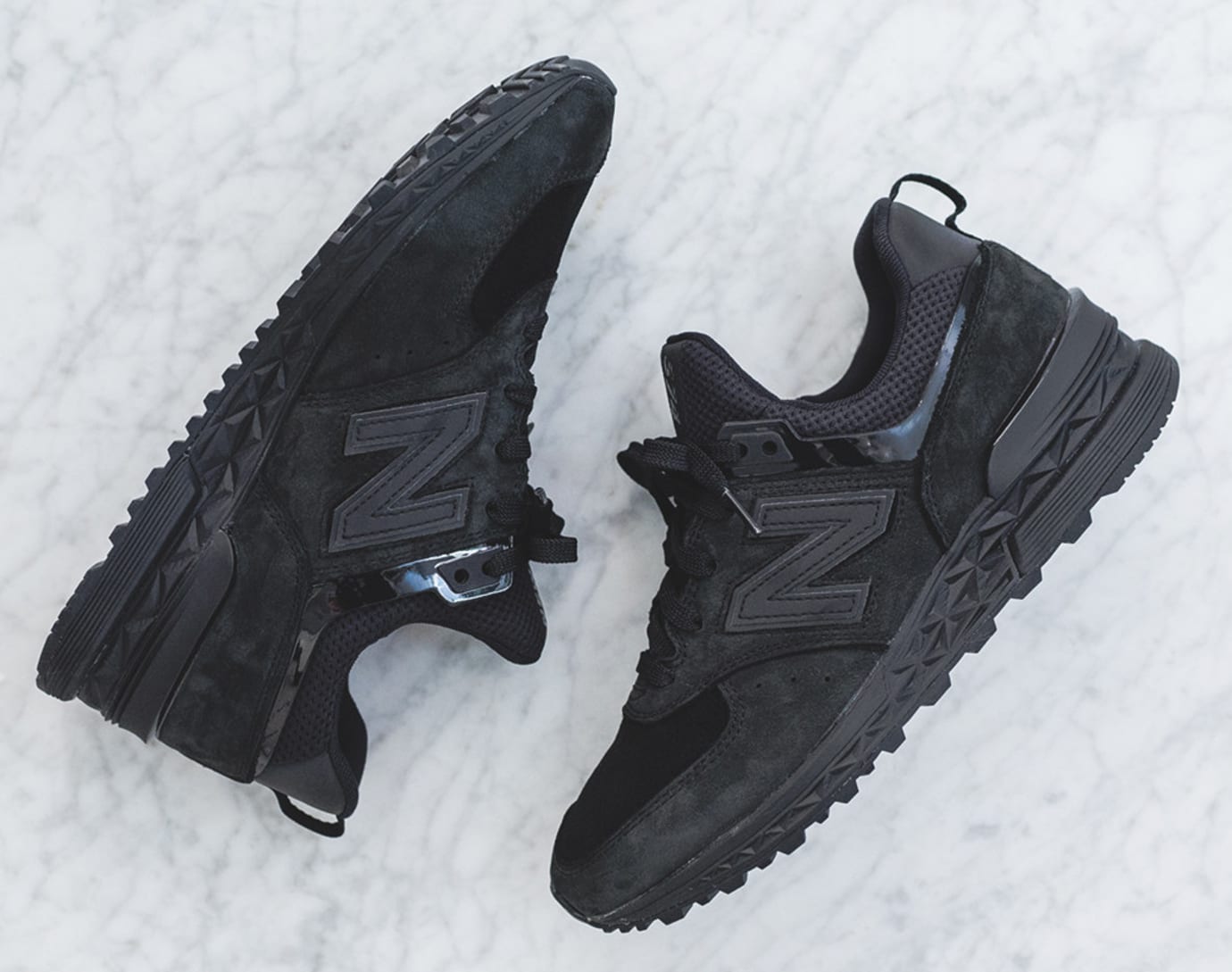 new balance 574 triple black