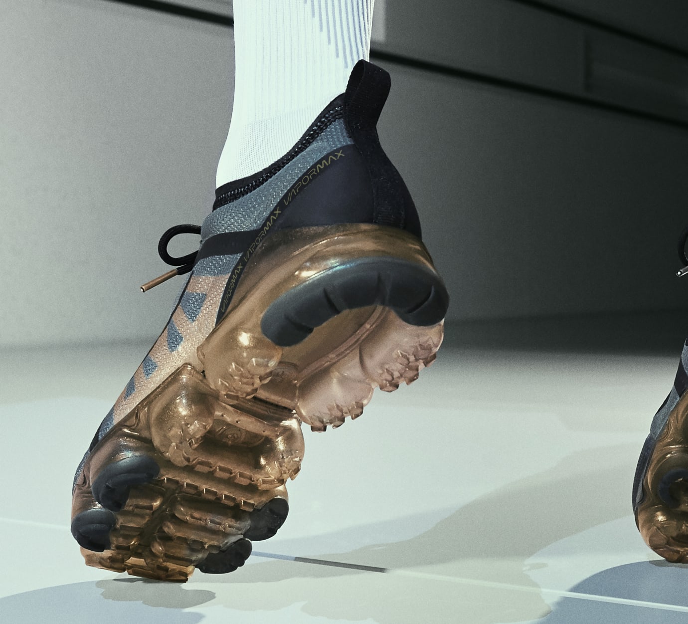 nike air vapormax 2019 black gold