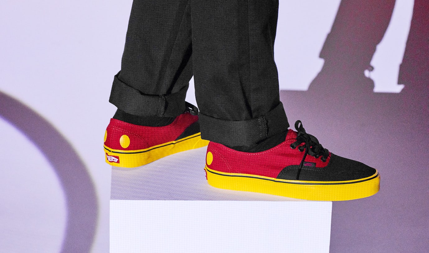vans authentic disney mickey mouse