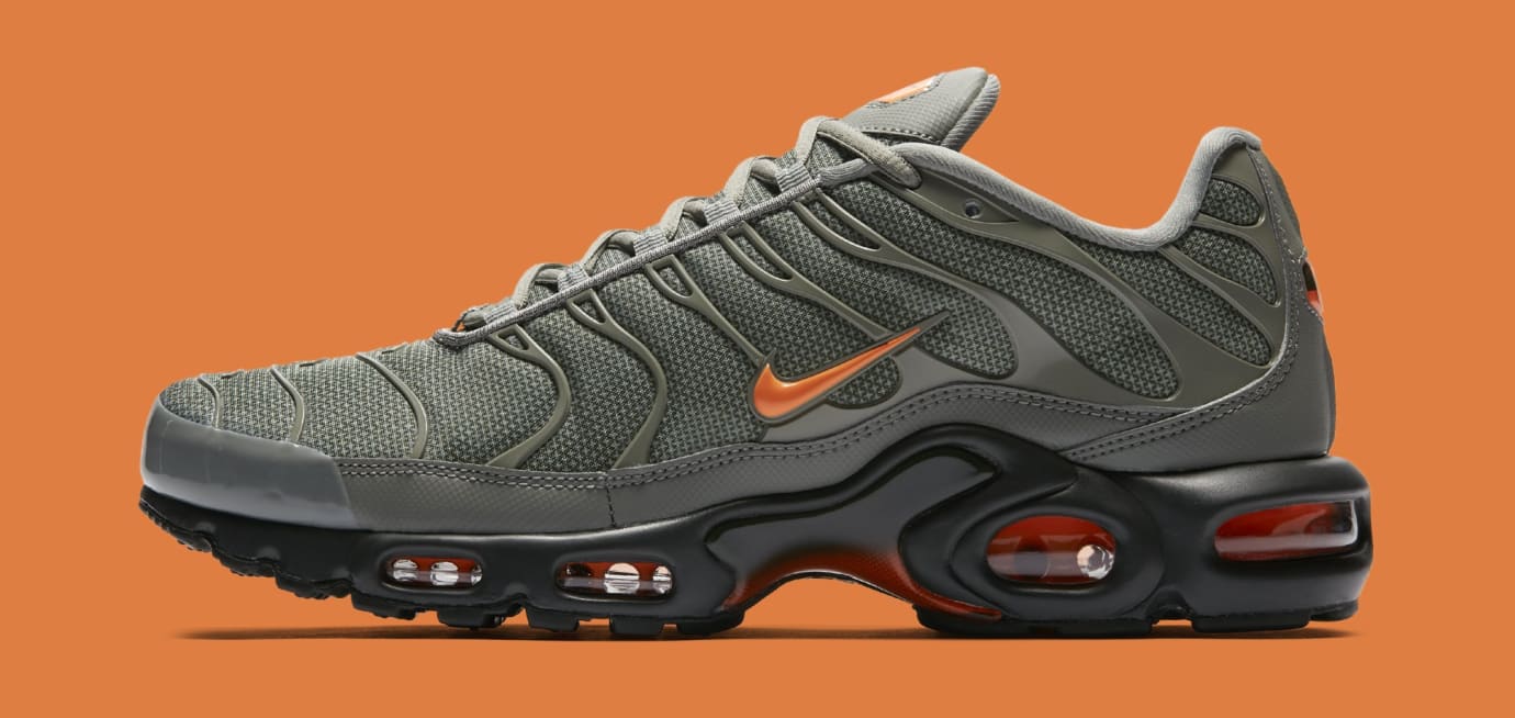 air max plus black silver orange