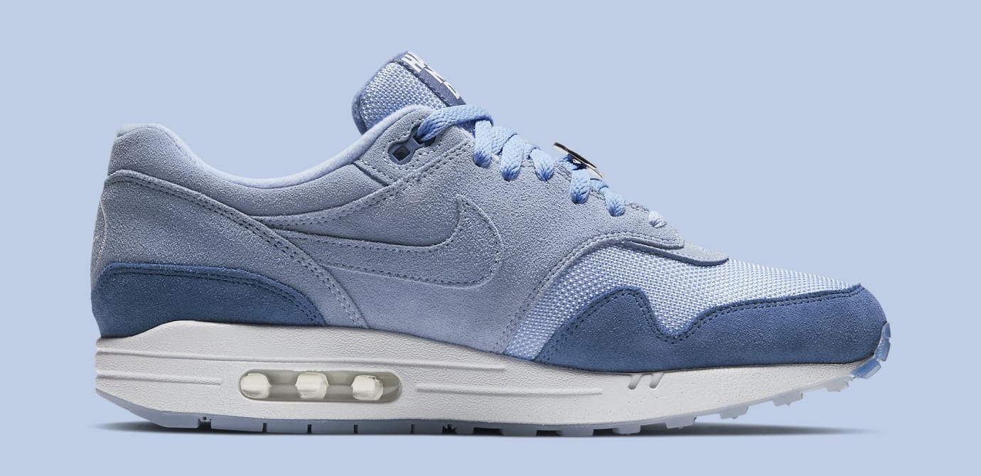 have a nike day blue air max 1
