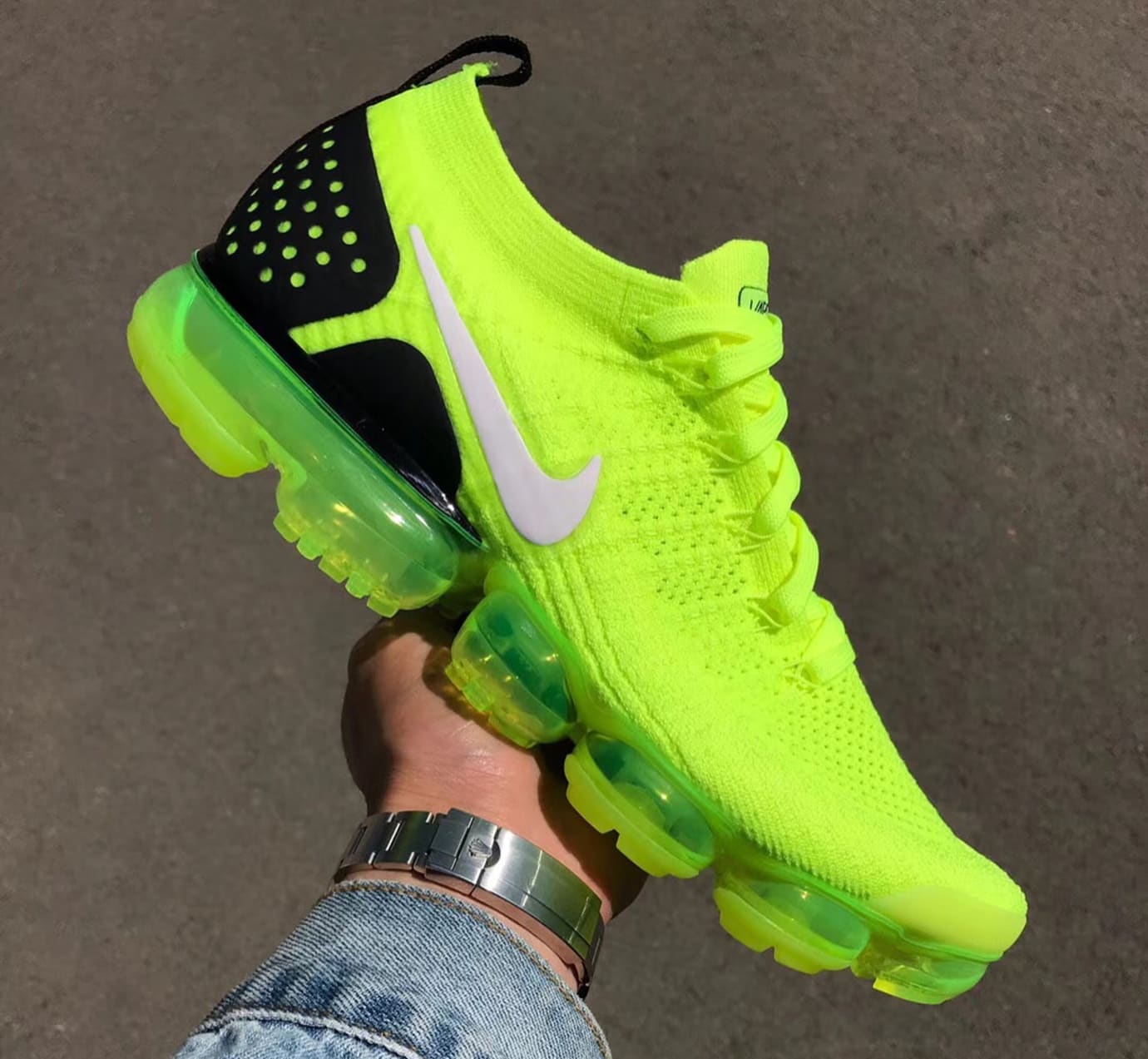 volt vapormax flyknit 2