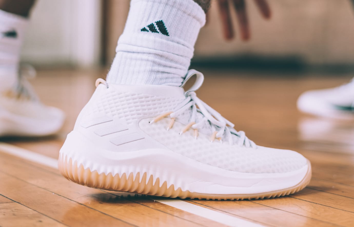 dame 4 shoes white