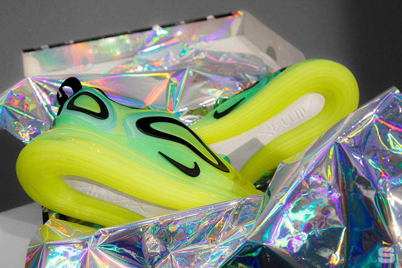 volt green air max 720