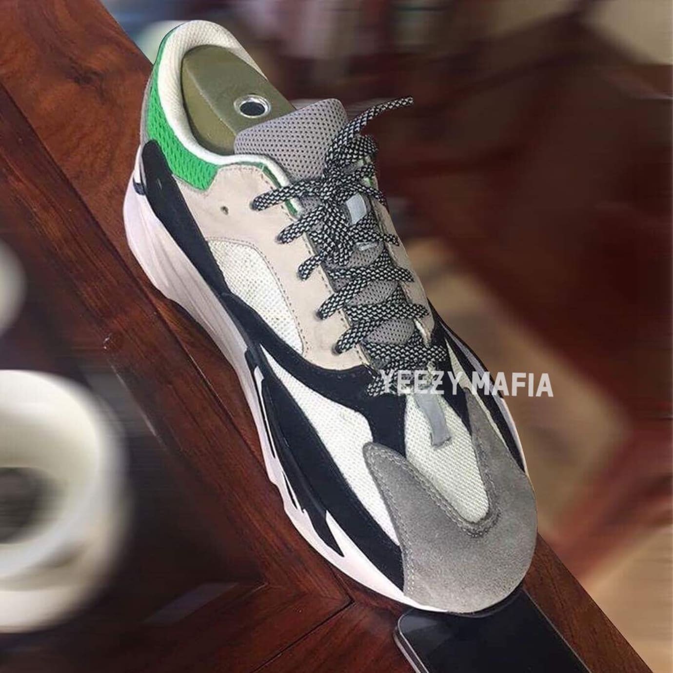 Yeezy 700 tan
