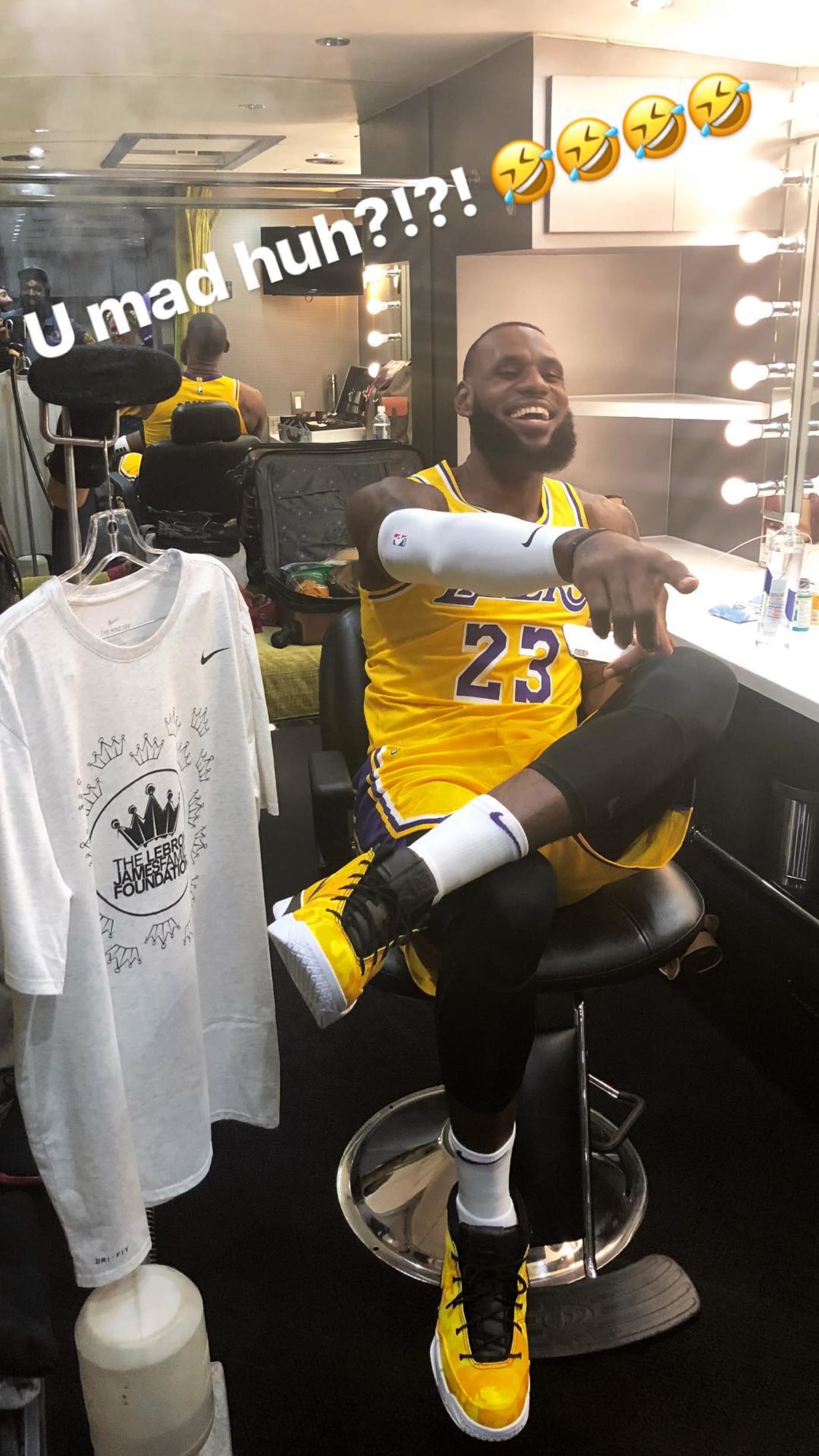 lebron wearing kobe shoes