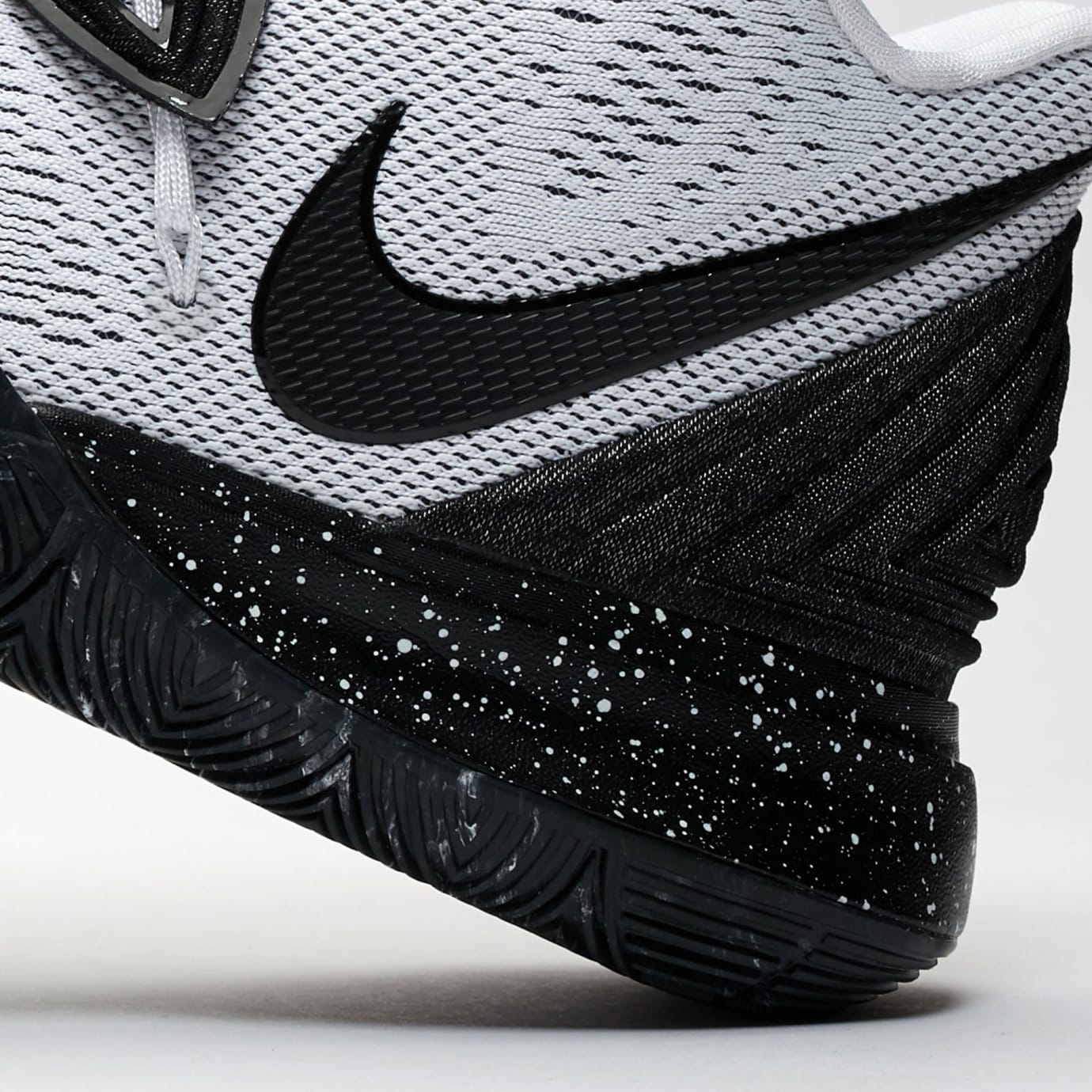 sepatu kyrie 5
