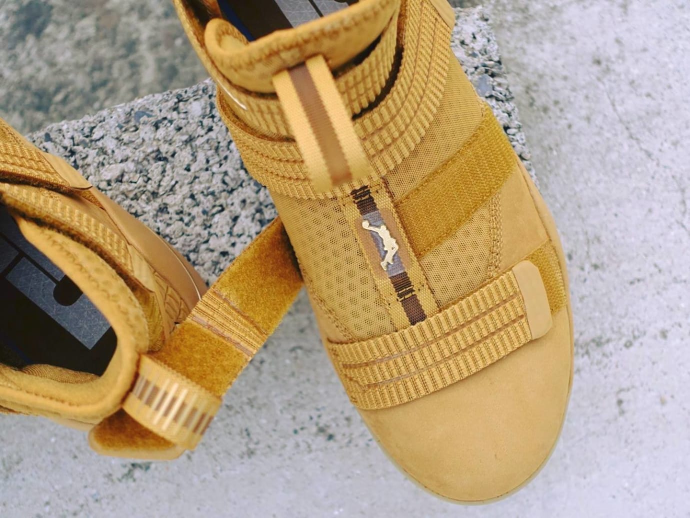 nike lebron soldier 11 wheat