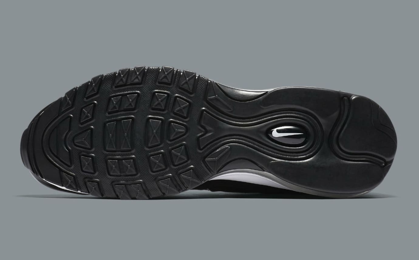black air max plus 97