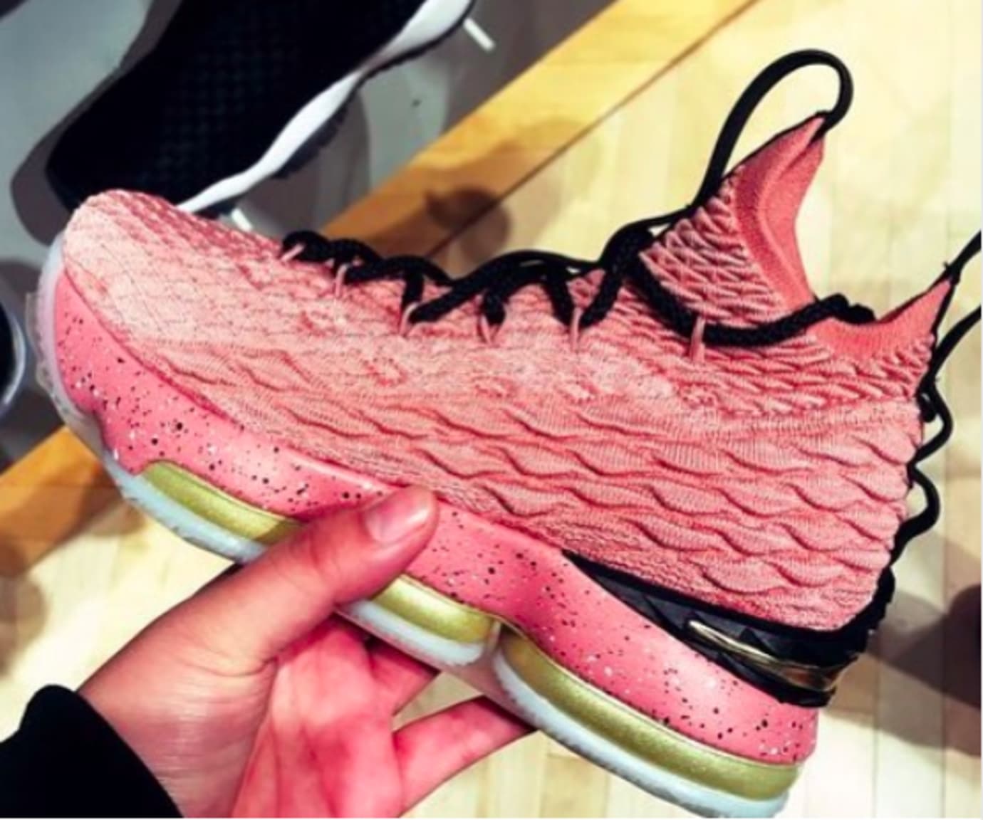 Lebron 15 pink and gold clearance