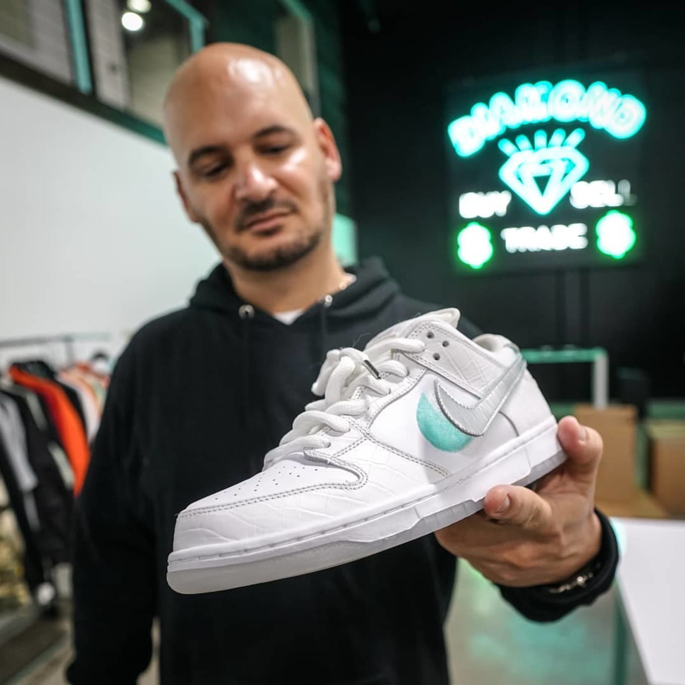 Nike sb dunk white diamond deals