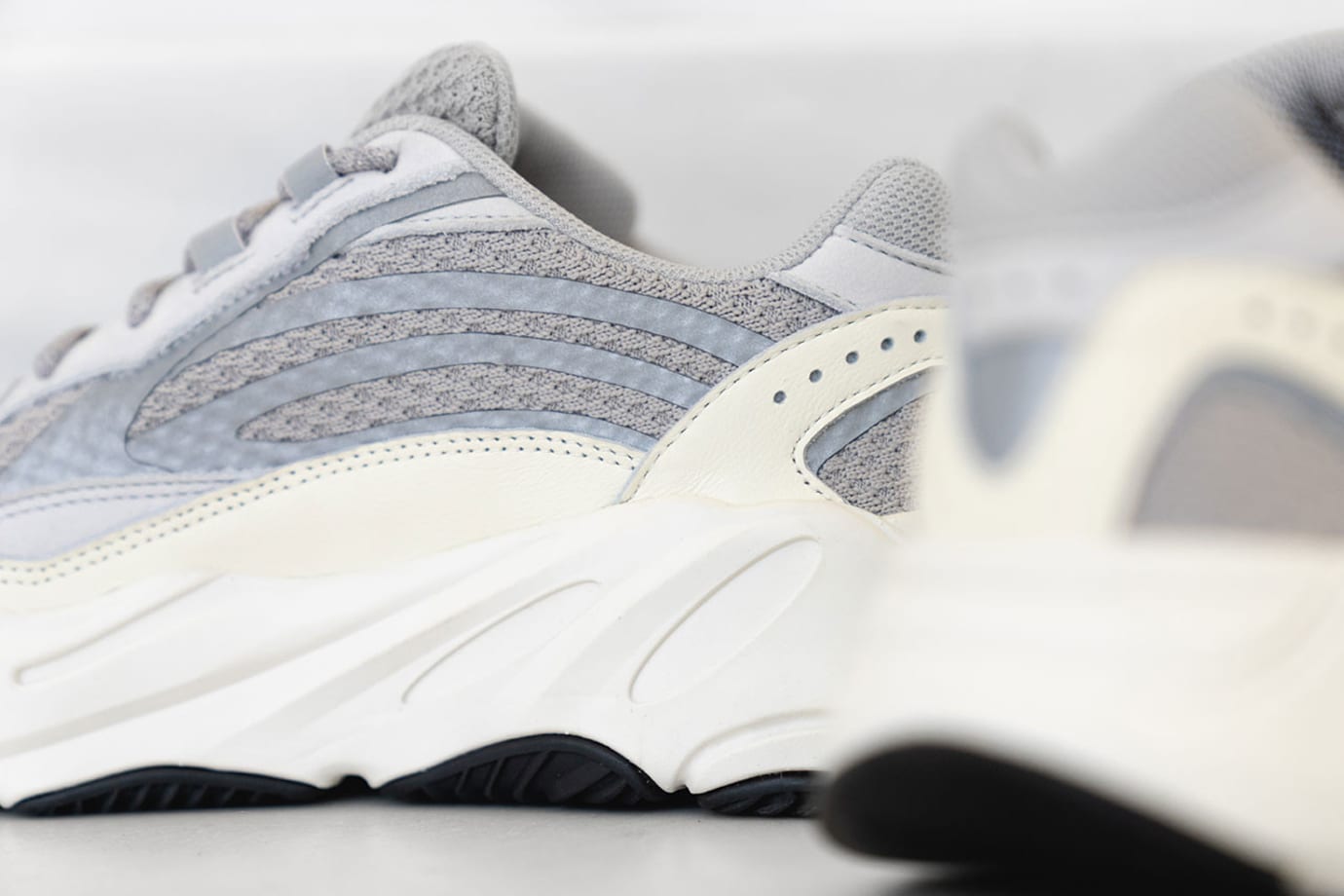 adidas yeezy 700 retail