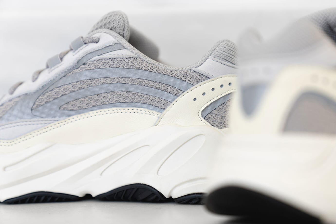 yeezy 700 static retail