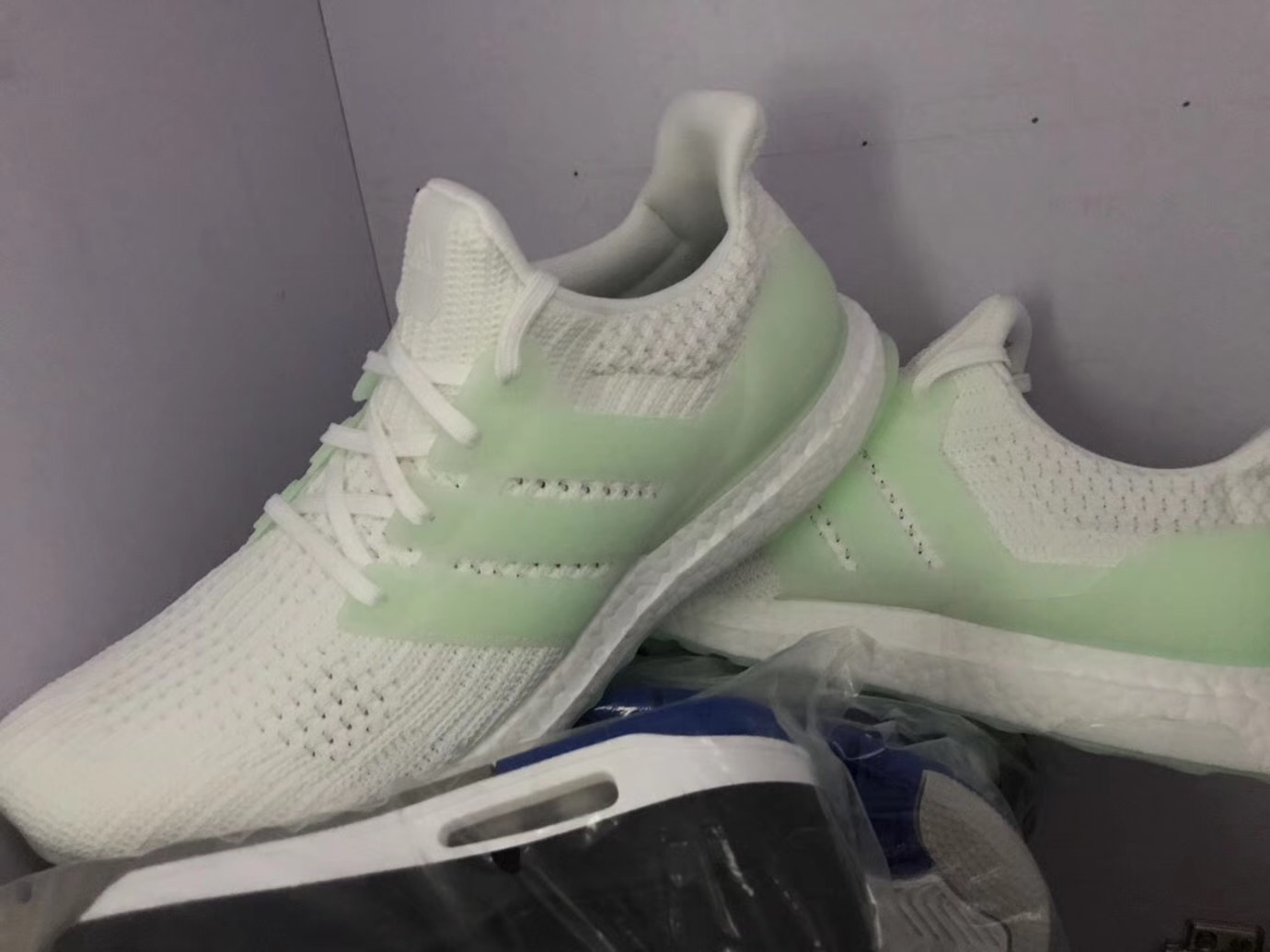 adidas ultra boost 4.0 glow in the dark