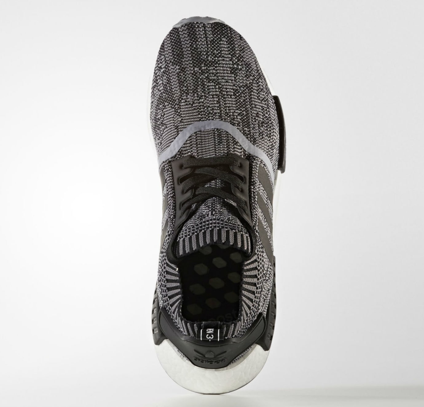 nmd r1 primeknit black and white