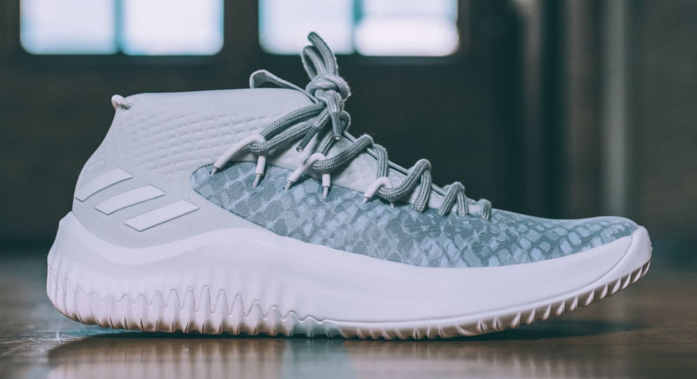dame 4 blue and white