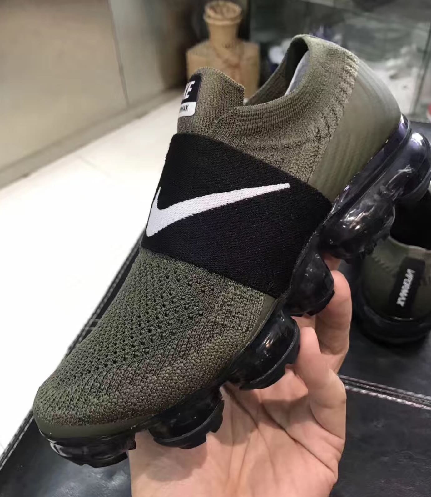 vapormax all black no lace