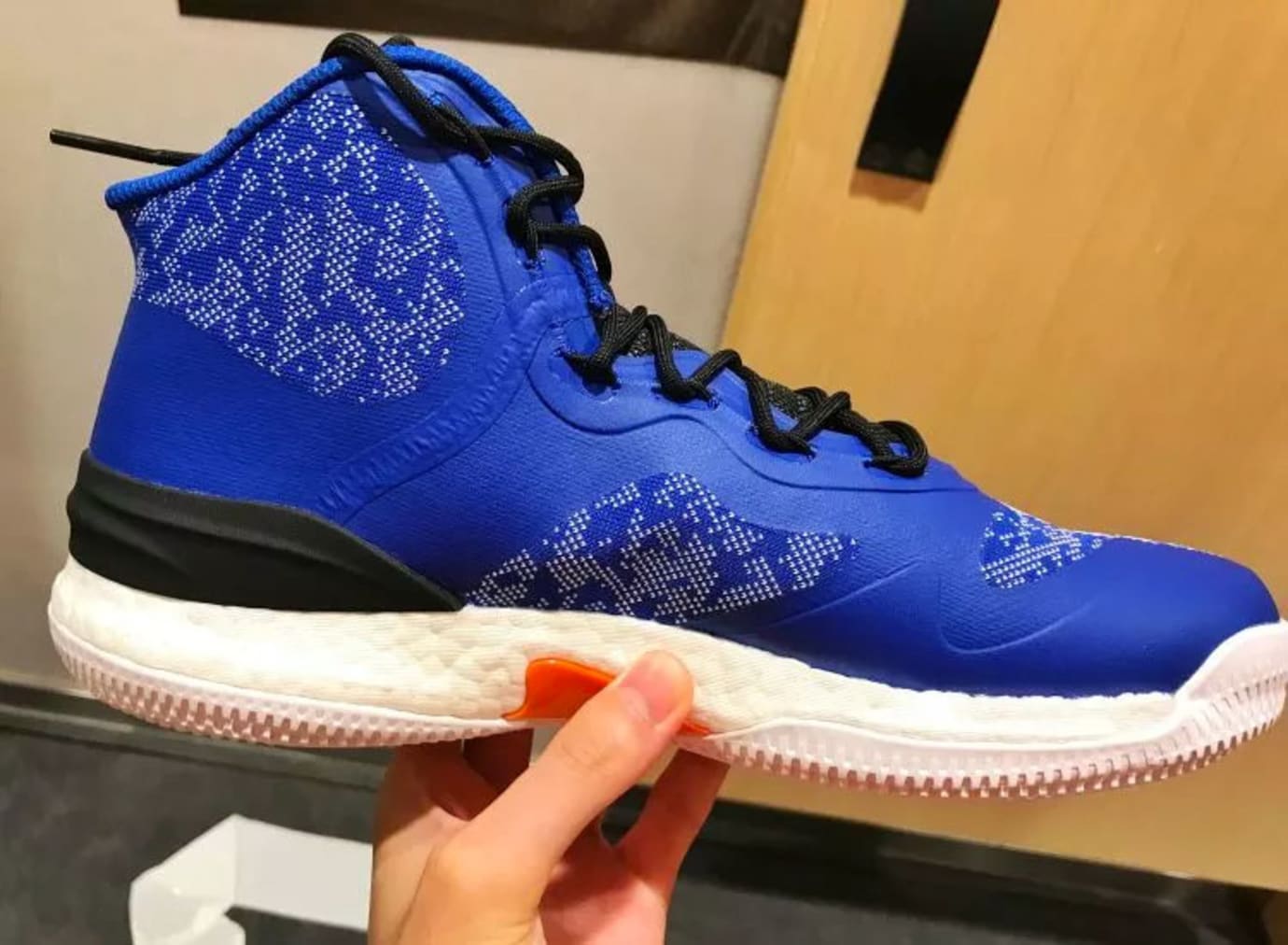 d rose 8 blue