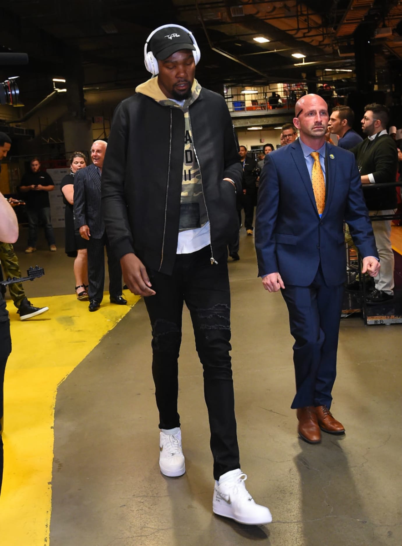 lebron james wearing air force 1