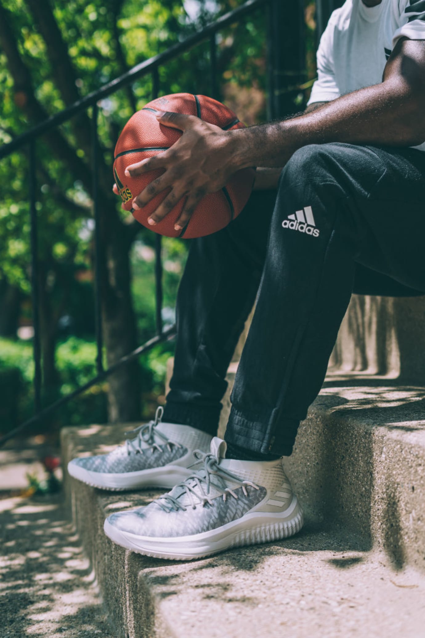 dame 4 on foot