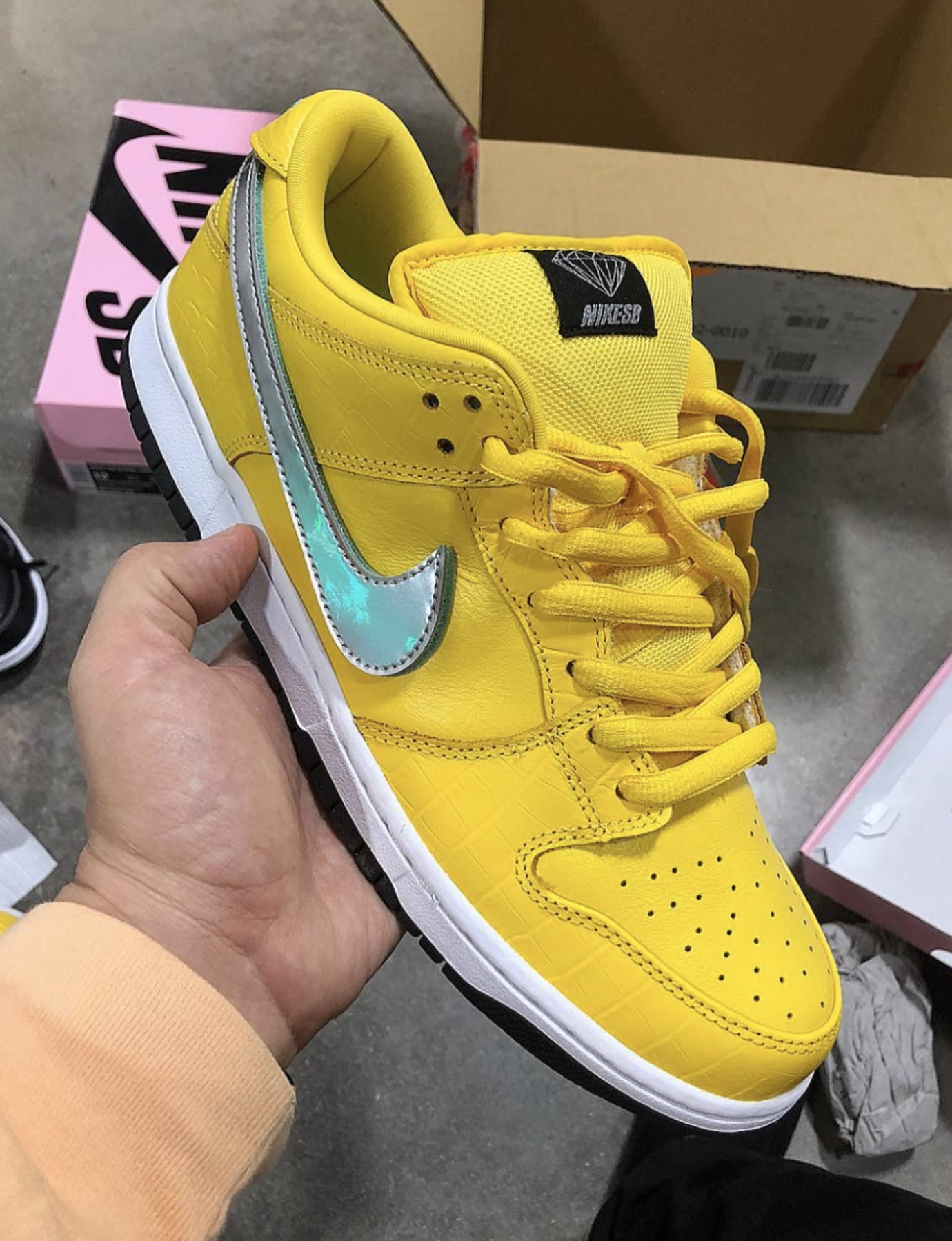 nike sb yellow