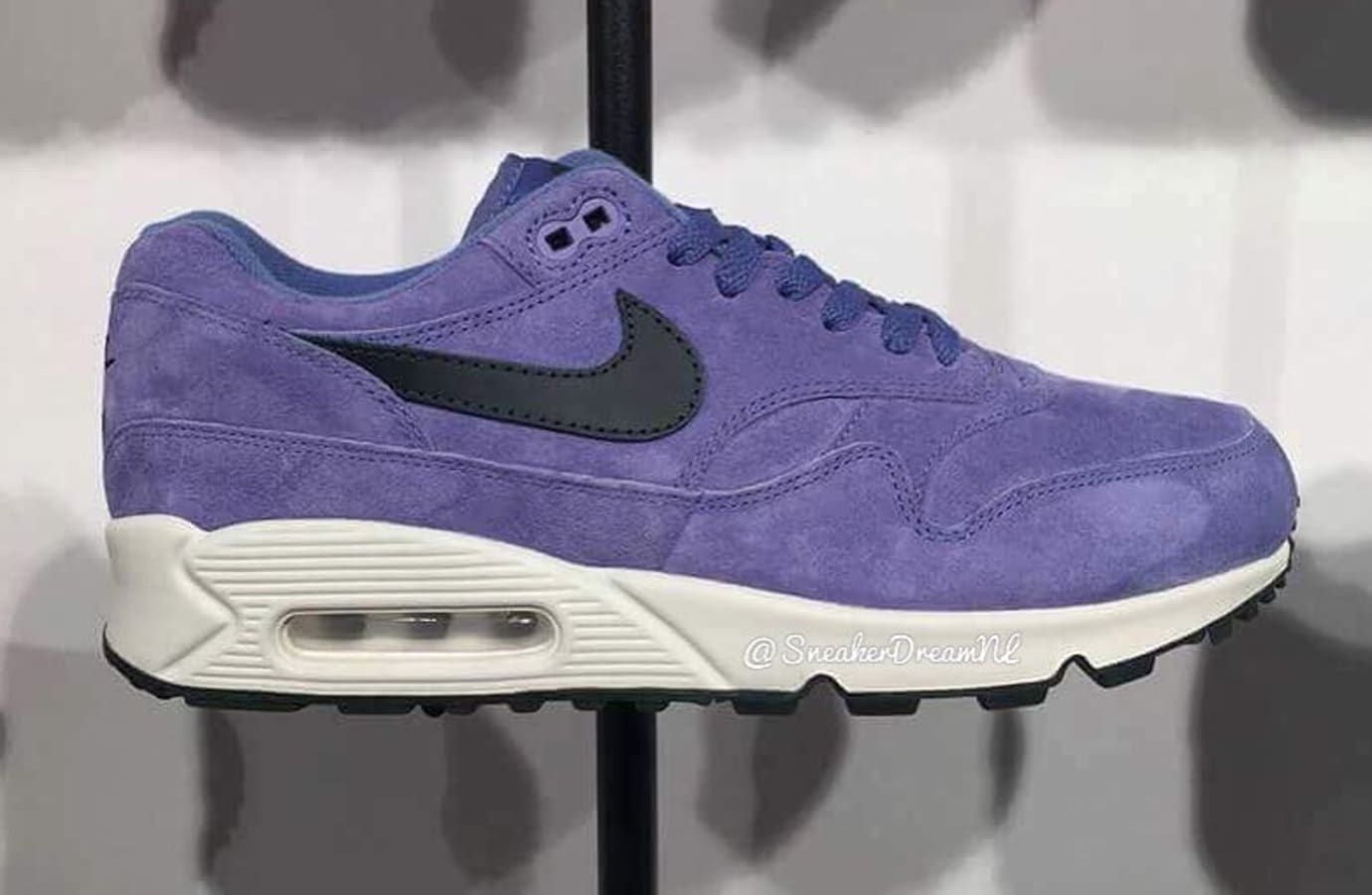 air max 1 white and purple