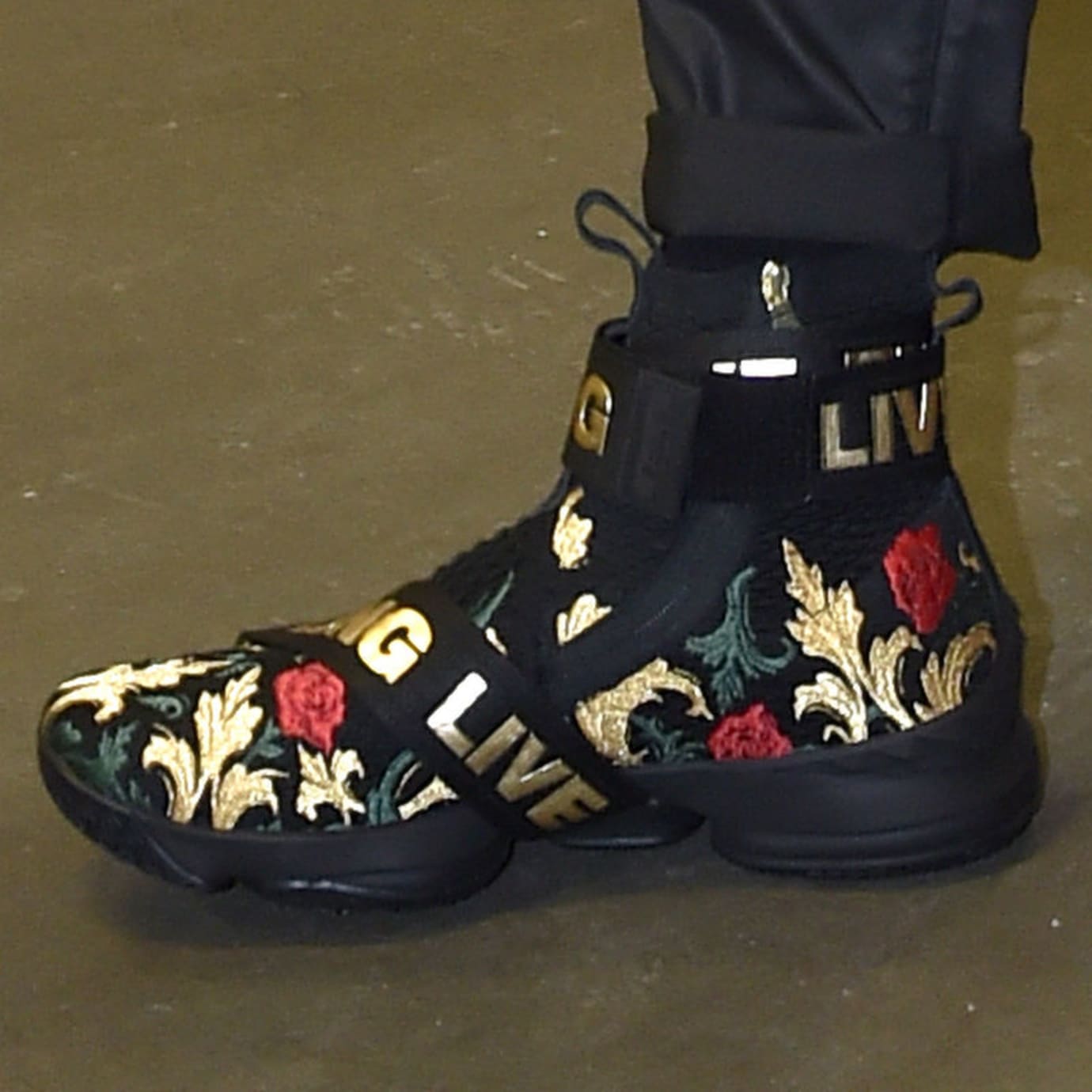 lebron x kith