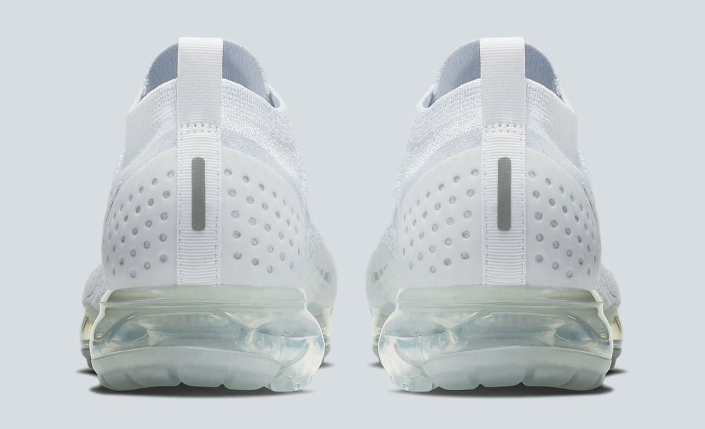 all white vapormax 2