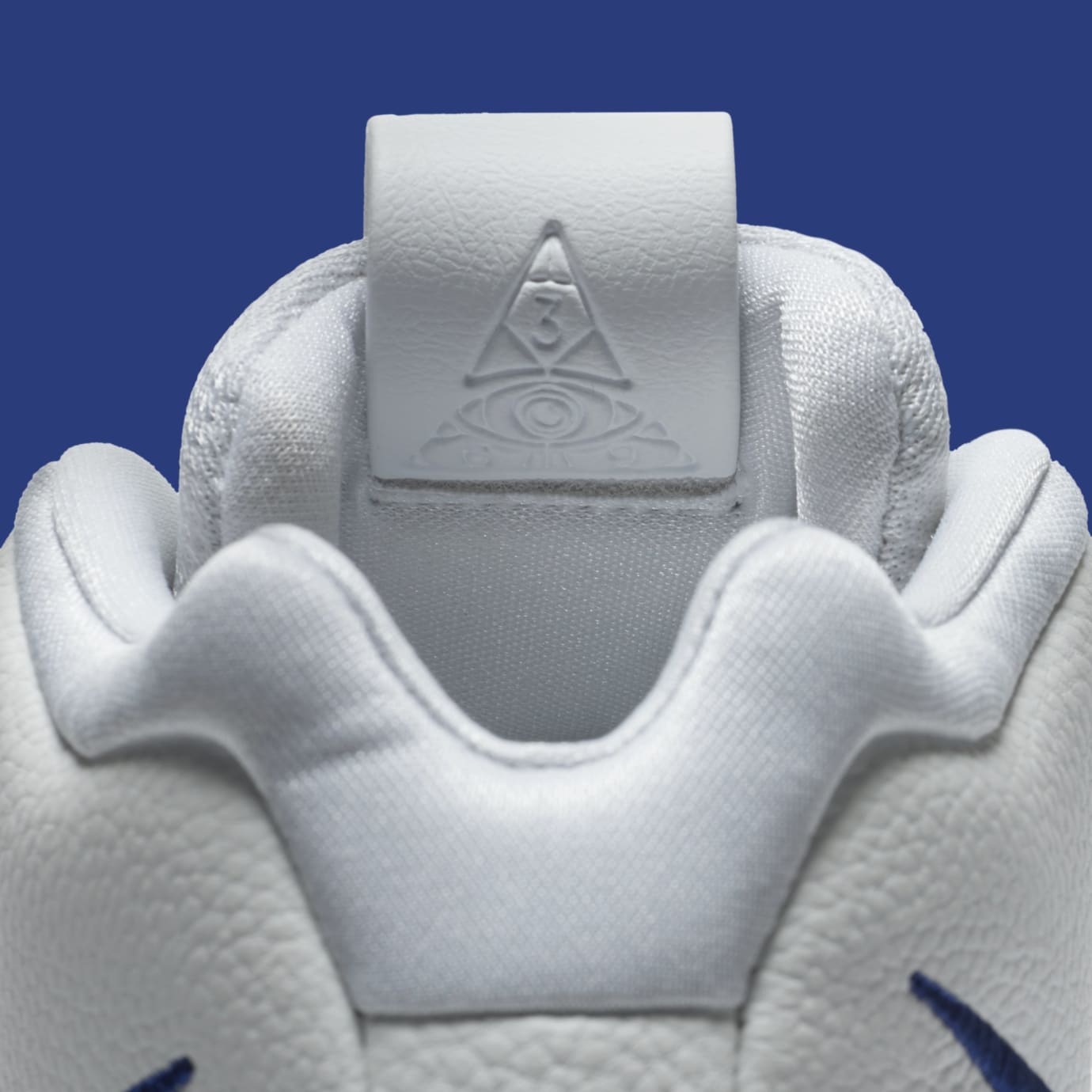 Nike Kyrie 4 'White/Deep Royal Blue' 943806-103 (Detail)