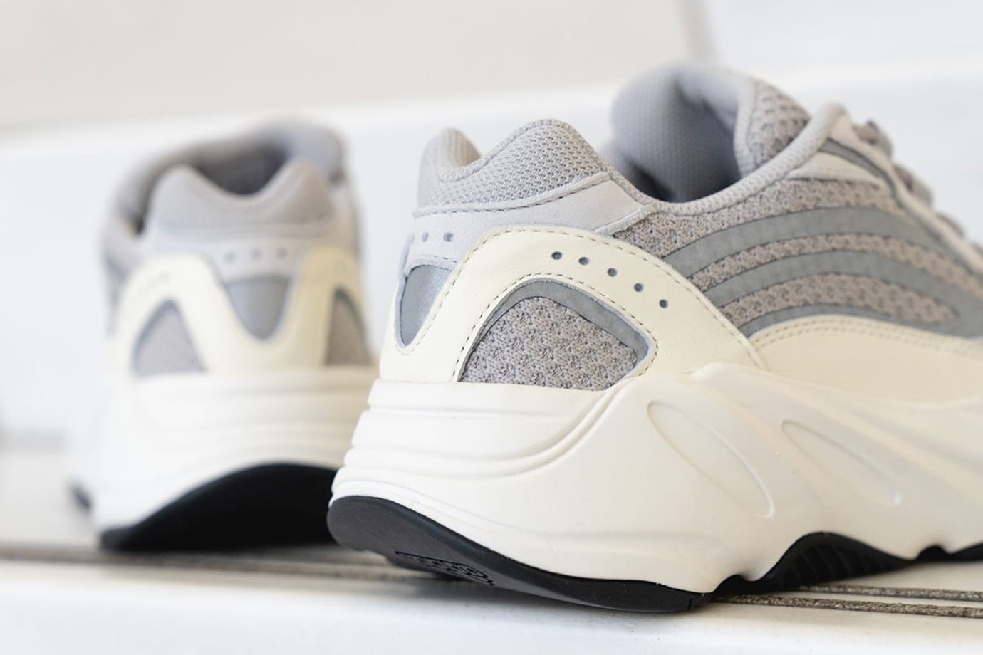 yeezy 700 v2