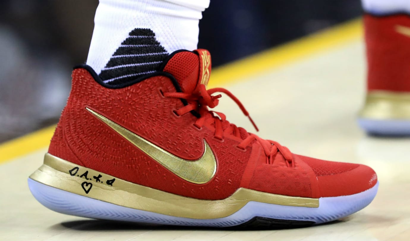 kyrie irving playoff shoes