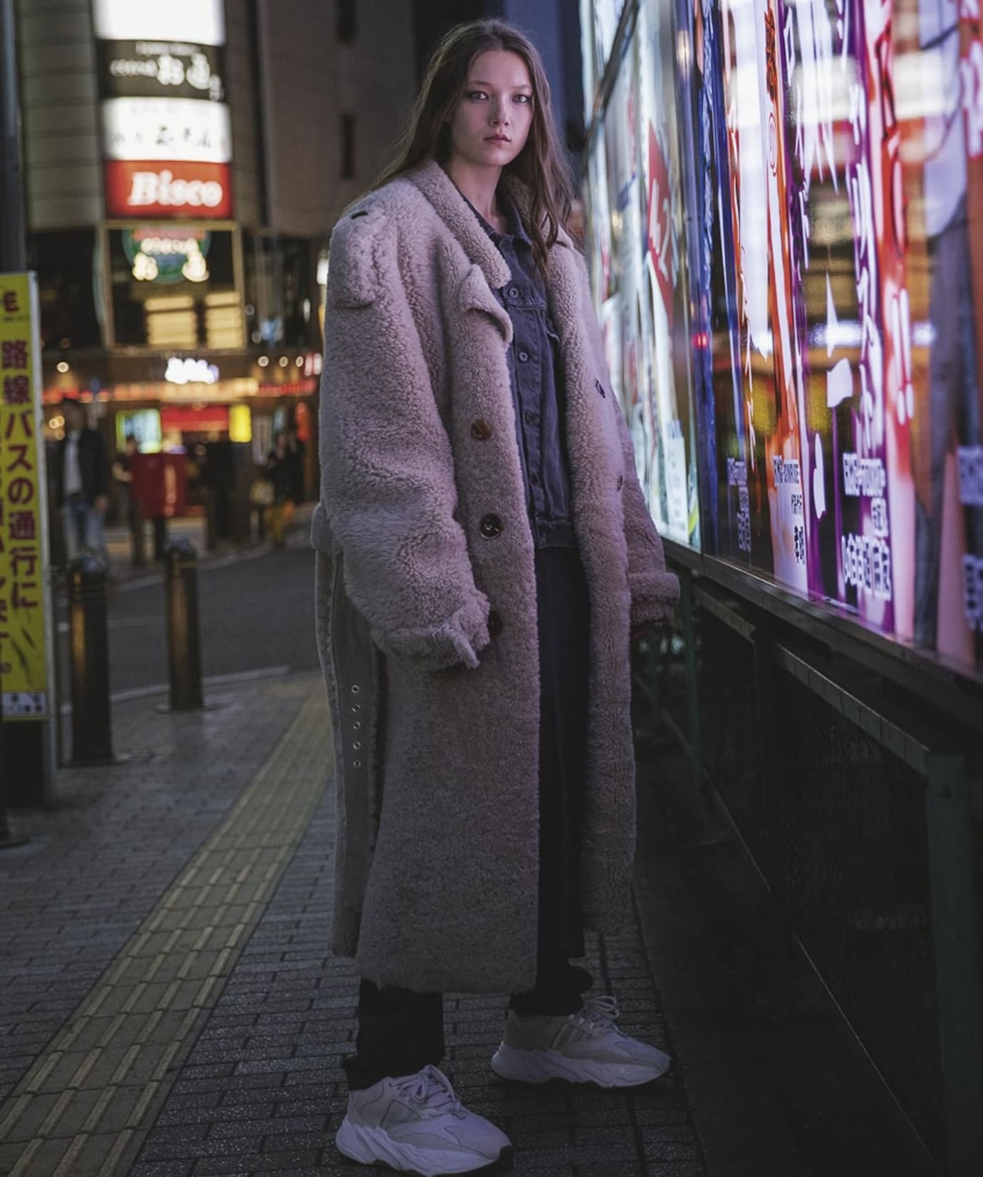 yeezy 700 on girls