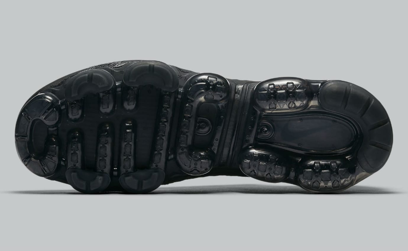 nike vapormax triple black