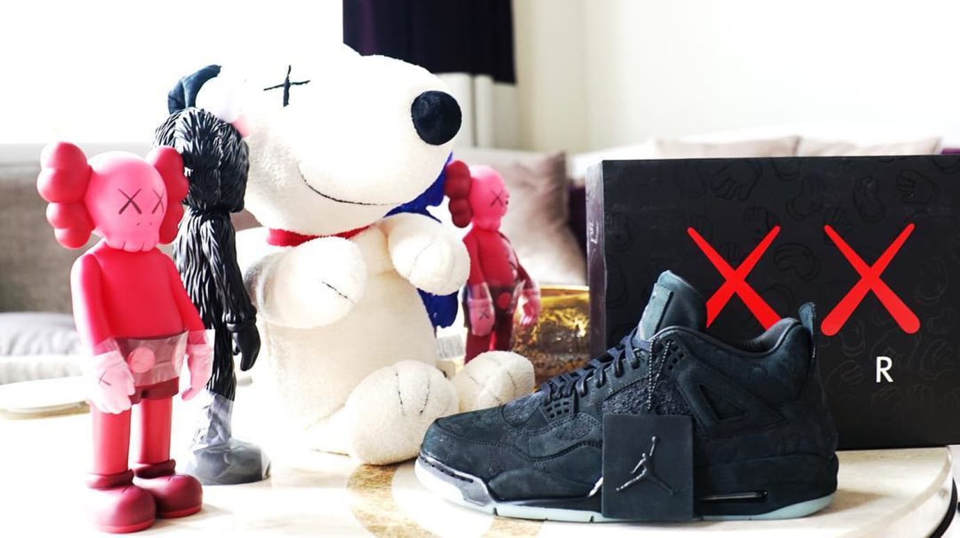 Ps4 друзья. Air Jordan 4 KAWS. Nike Air Jordan 4 KAWS. Jordan 4 KAWS Black. KAWS 4 Jordan шнуровка.