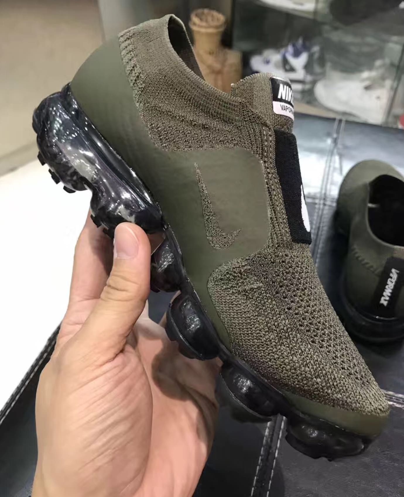 vapormax plus no laces