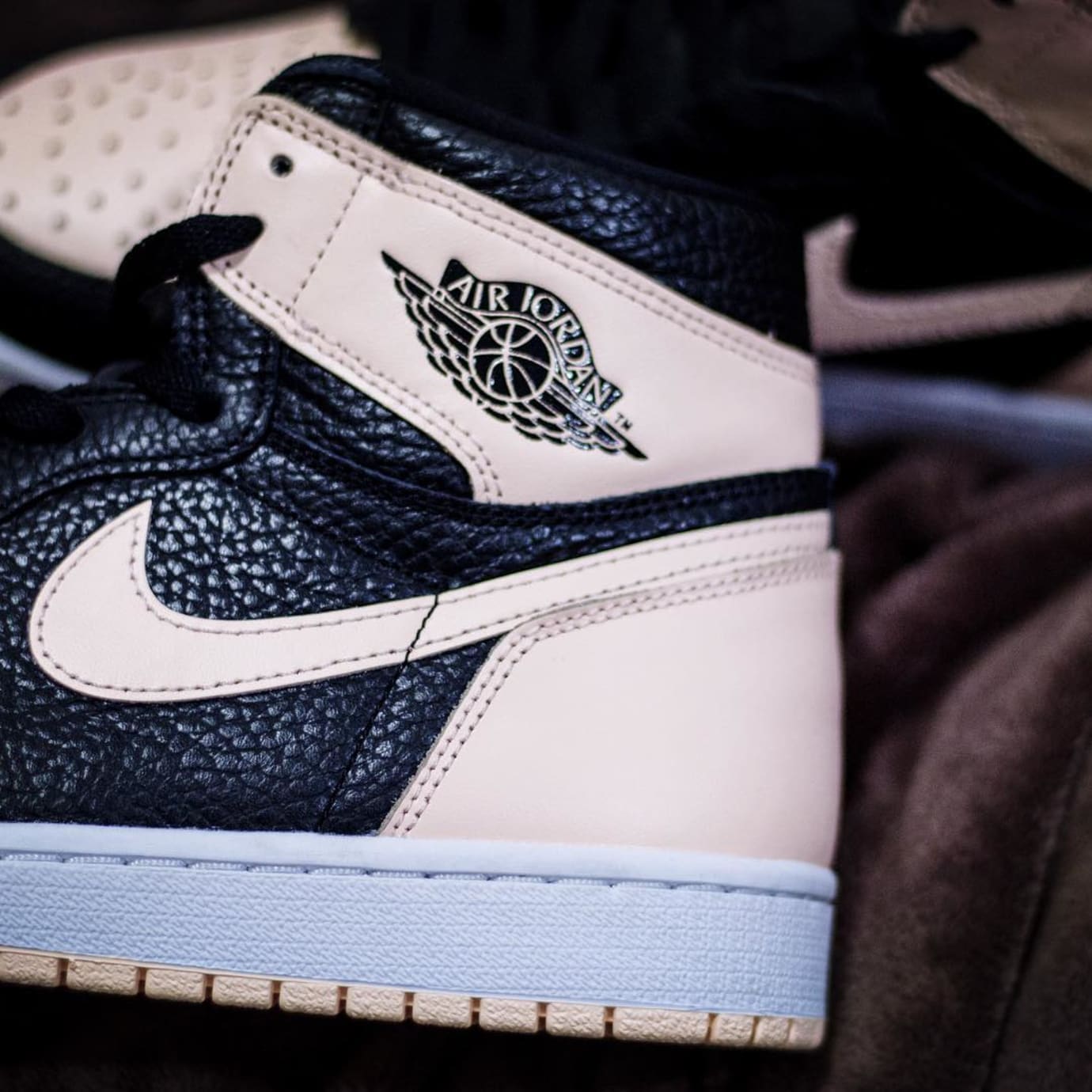 air jordan 1 retro high og crimson tint