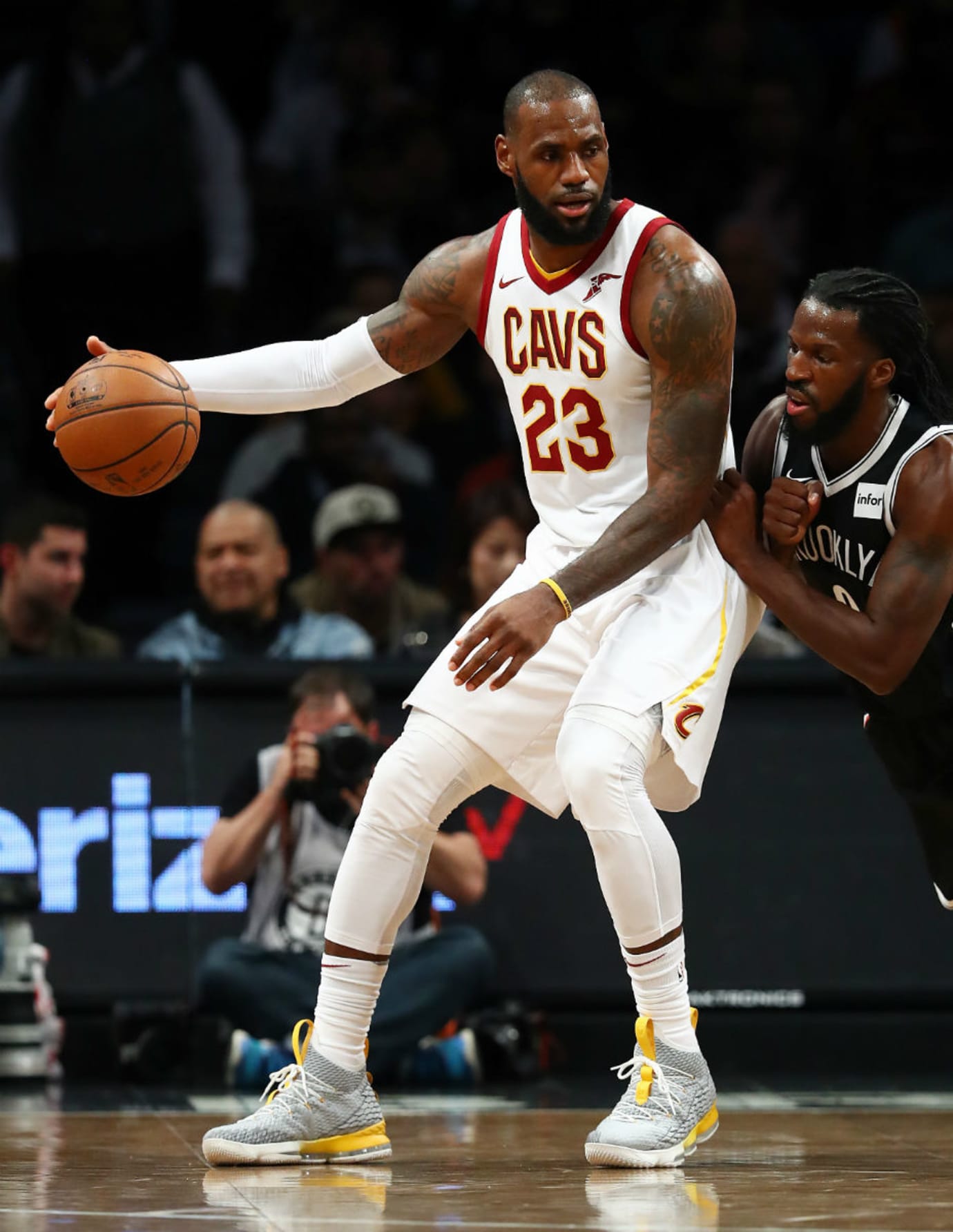 LeBron James Nike LeBron 15 Grey/Yellow 