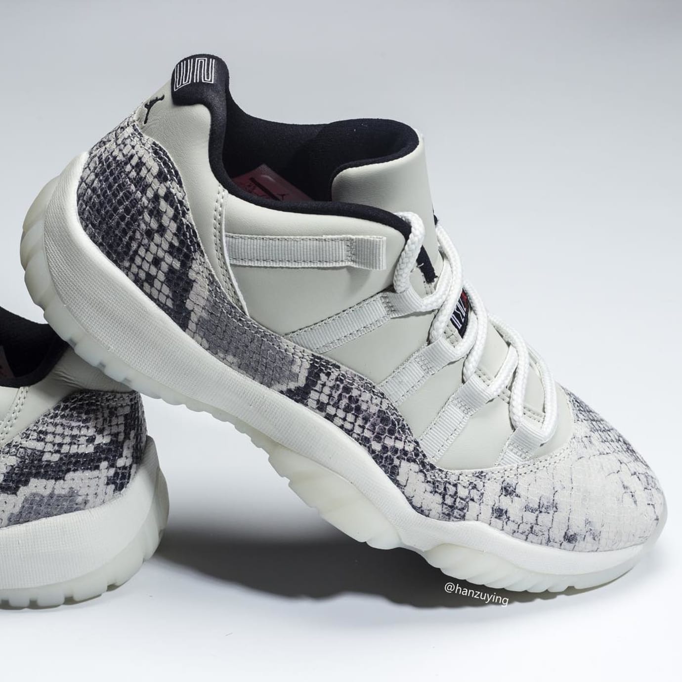 Jordan 11 grey snakeskin top