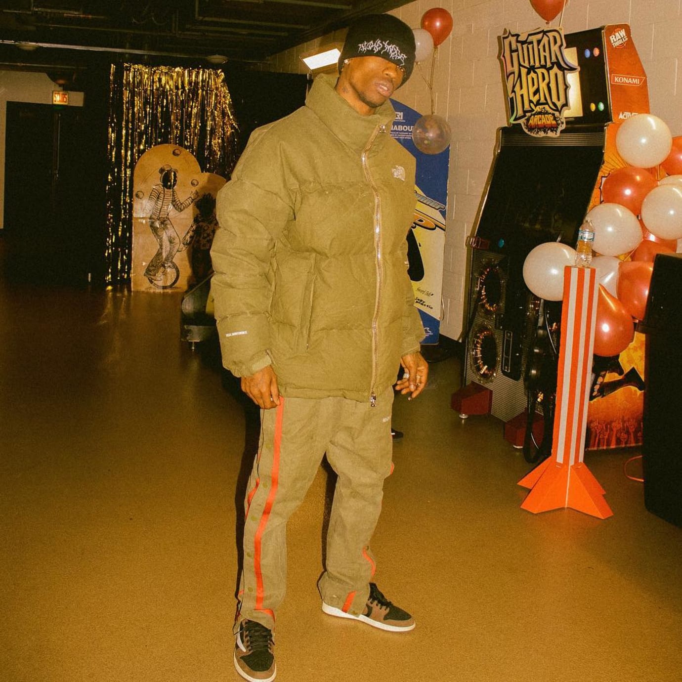 travis scott wearing jordan 1 high